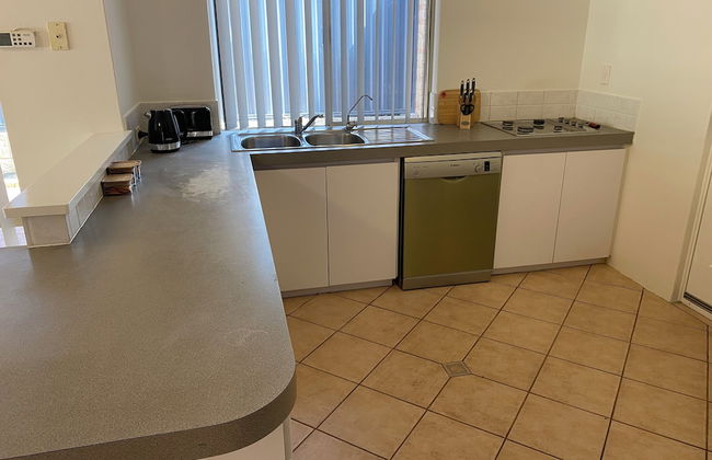 Ocean Keys Family Accommodation - Photo 7