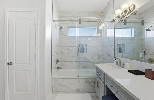 O18A Spacious 3BR Sleeps 10 Two Living Areas Houston - Foto 14