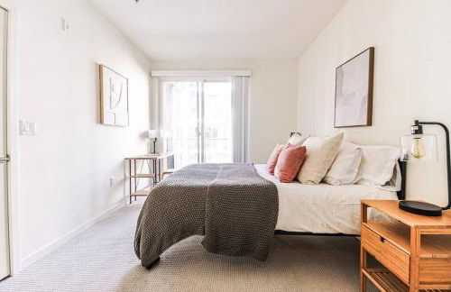 Spacious 2BD 2BA with Huge Balcony, Near Venice Beach & Fun! - Foto 14