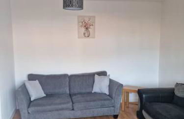 5 bedroom house - Cheshire Oaks - Photo 10