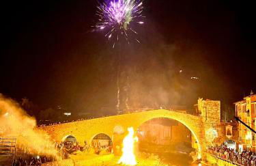 Apartamento colgante al río con vistas al puente - Photo 55