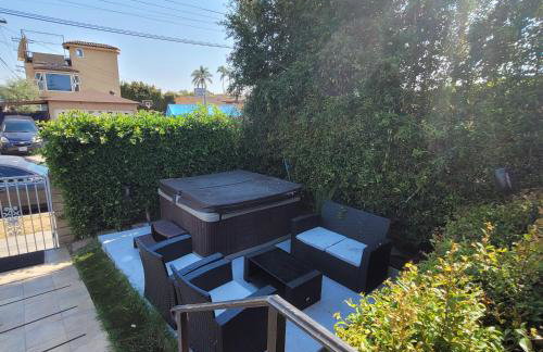 3 bedroom 2 bath home with Jacuzzi near Beverly Hills, wi-fi, Jacuzzi, Roku, BBQ, giant games family fun - Foto 12