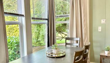 Modern Deluxe Kitchen, King Bed, Laundry, DT Renton close to Valley Med & SeaTac - Foto 3