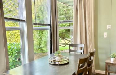 Modern Deluxe Kitchen, King Bed, Laundry, DT Renton close to Valley Med & SeaTac - Foto 3