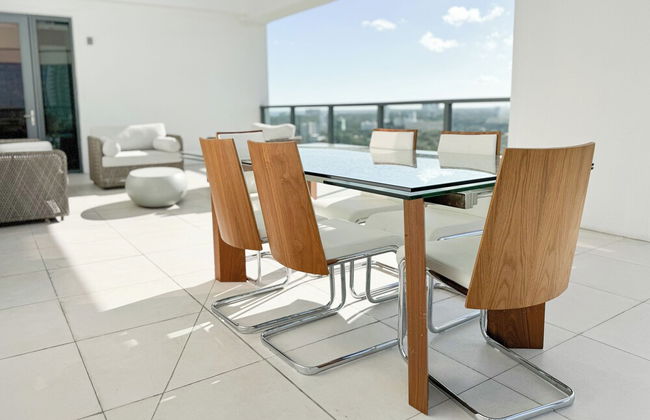 Luxury 3BR with Private Rooftop - Photo 13