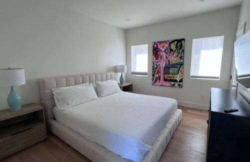 The Arts House - Private and Gated Home in Silver Lake with Pool & Views - Photo 30