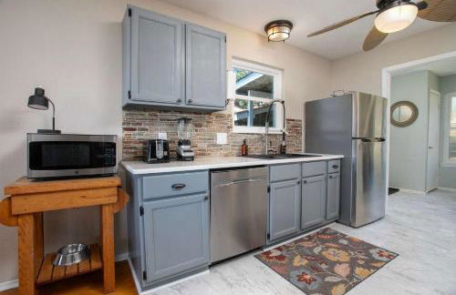 Lakefront House with Boat Dock, BBQ in Peaceful Flint - Foto 20