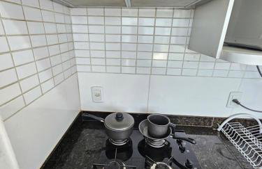 EDIFÍCIO ESSENCIALE PREMIER, 34º ANDAR, VAZADO, DE FRENTE A ENTRADA DO FLAMBOYANT SHOPPING, COM ESTACIONAMENTO GRÁTIS, COZINHA, FECHADURA ELETRÔNICA, WI-FI, TV COM ROKU, PISCINA, LAVANDERIA SEM CUSTO ADICIONAL By REI DOS FLATS - Foto 25