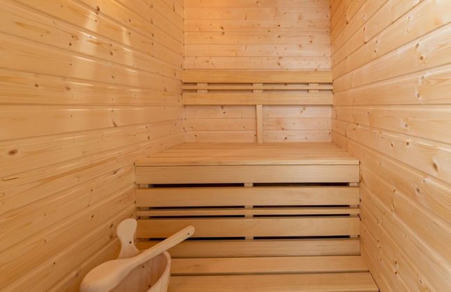 Charming Home With Sauna - Photo 22