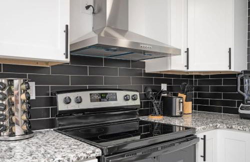 Chic 2-Bed Haven with Vibrant Décor in SE Atlanta - Foto 15