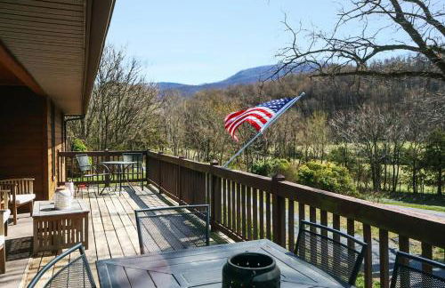 Mountain Cabin w Hot Tub Deck Grill & Fire Pit - Foto 35