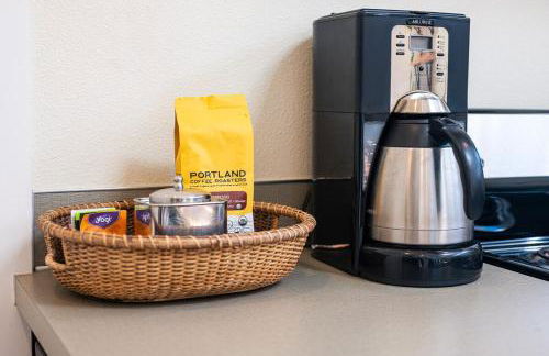 Cozy Laurelhurst Retreat - Photo 24