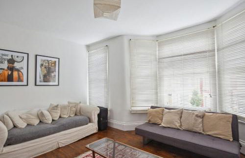 Spacious 2 Double Bed and 2 baths - Photo 6