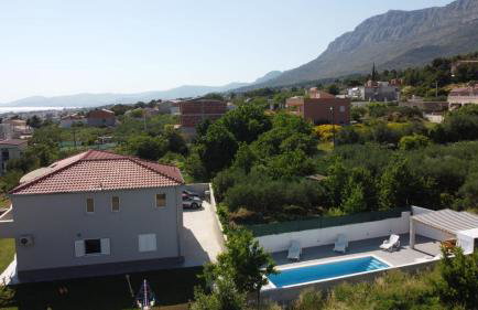 "Heaven on earth" with pool - Photo 10