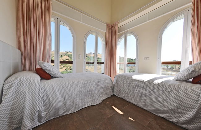 Mnar Castle Apartments - Photo 7