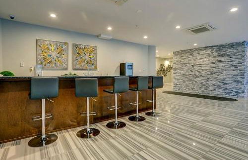 Lavish 1BR with Pool & Gym Access - Foto 10