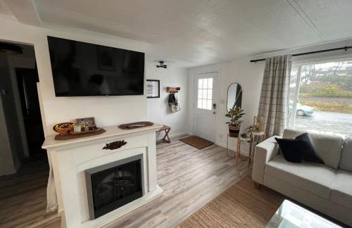 Tiki Escape w/ Amazing Mountain and Marsh Backdrop - Foto 60