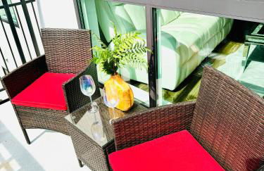 Hollywood Penthouse with Balcony & Pool View - Photo 63