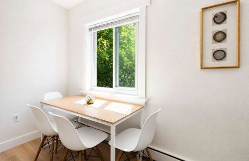 Colorful downtown condo, 2 bedrooms, king bed - Foto 3