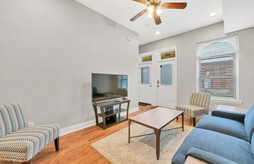 St Louis Tower Grove Two-Story Townhome Perfect for Groups Side A - Photo 2