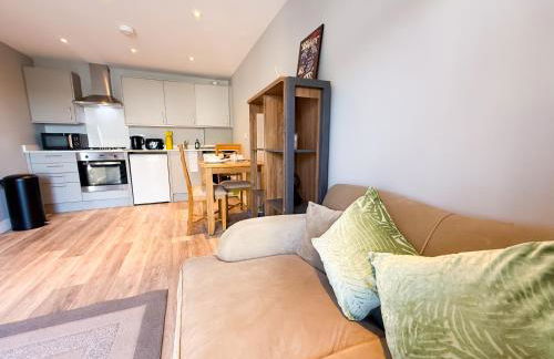 INACTIVE The A 1 Bedroom Apartment by AltoLuxoExperience Short Lets & Serviced Accommodation with Parking & Wifi - Foto 4