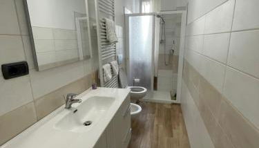 Comfy Turin Apartment - Foto 5, Shower