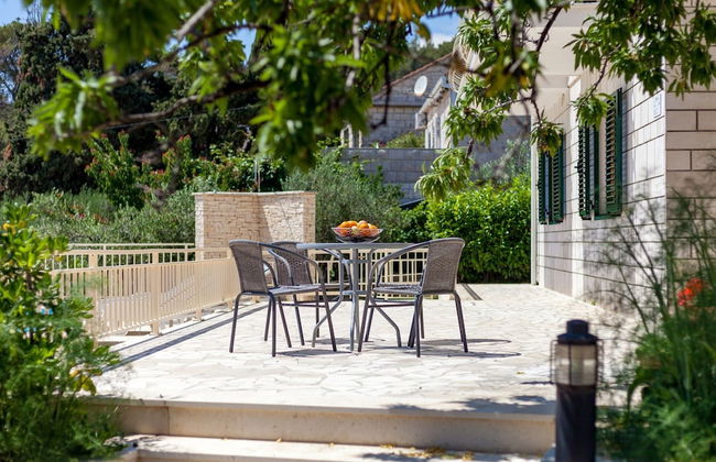 Villa in Sumartin Near the Beach & Ferry Port - Foto 14