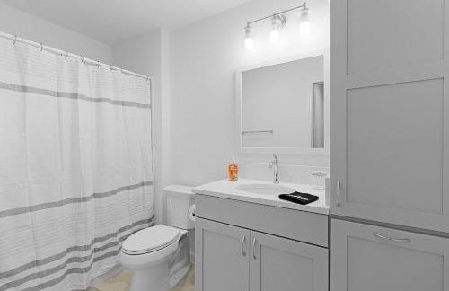 Cozy Family Stay- Queen-Double-Twins Bed- Full Kitchen-Netflix-Golf Cart-WiFi - Photo 10