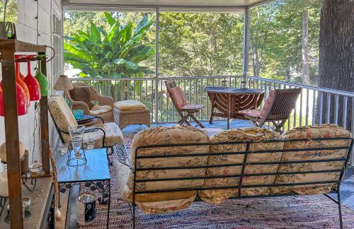 Unwind Fireside and Walk to Dtwn! Tyron Retreat - Foto 19