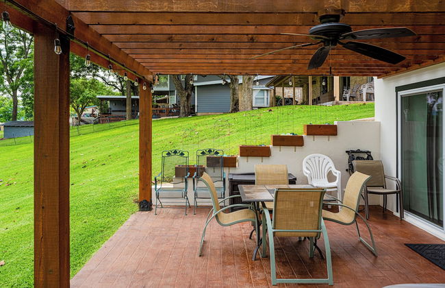 Waterfront 5 BR w/ Hot Tub Sleeps 13! - Foto 46