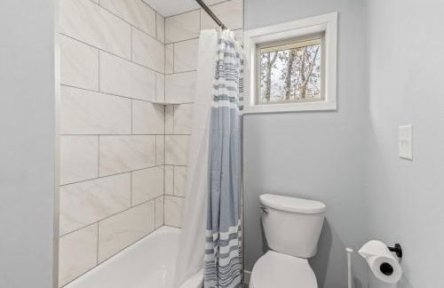 Spacious Family Haven - Walk to Downtown & JBU - Foto 18