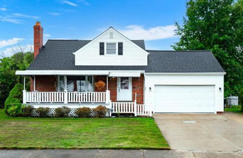 4 Bedroom Pool and Hot Tub Home Near Cleveland - Photo 6