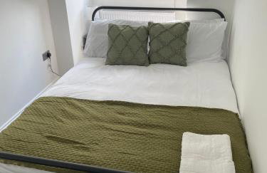 7 Royal Oak Brentwood - 2 Bed - Free Secure Parking - Contractor Stays - Long Stays - Foto 2