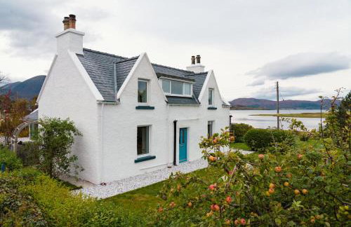 Waterside Cottage by the sea - Broadford - Photo 2