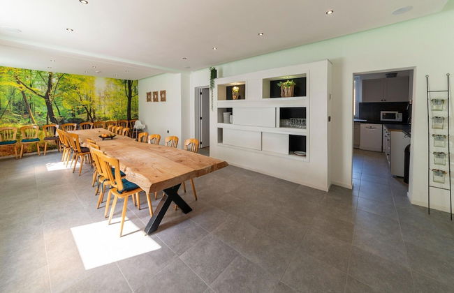 Mansion With Pool & Bar - Photo 28