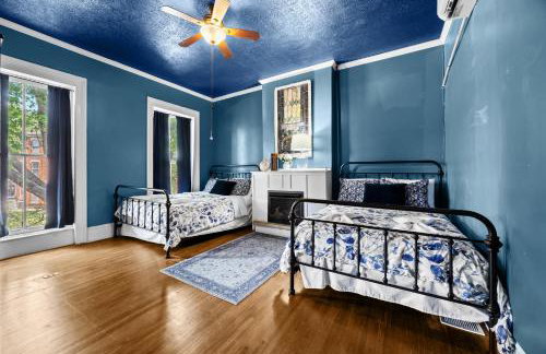 Elegant Manor w Private Yard & Modern Amenities - Foto 43