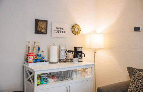 Sunny Guest Suite with large backyard - Pets Welcome - Foto 11