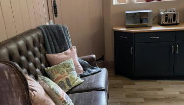 Stunning 2-bedroomed Cottage - Photo 4