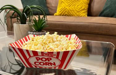 Serene Modern Home Backdoor with great WiFi, games, movies, patio seating and bbq Easy Access to North Joshua Tree National Park in 10 minutes - Foto 16