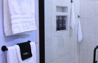 Entire studio with full kitchen and in-unit laundry - Foto 8