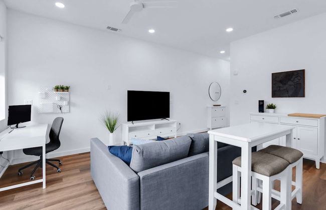 Luxury Resort-style Living Centrally Located - Foto 9