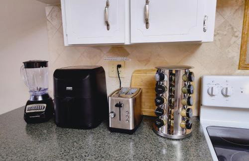 Comfortable Stay- Fully Stocked Home & Coffee Bar- All Essentials Provided - Photo 20