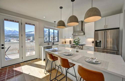 Salida Chalet, Modern Retreat with Mountain Views - Photo 3