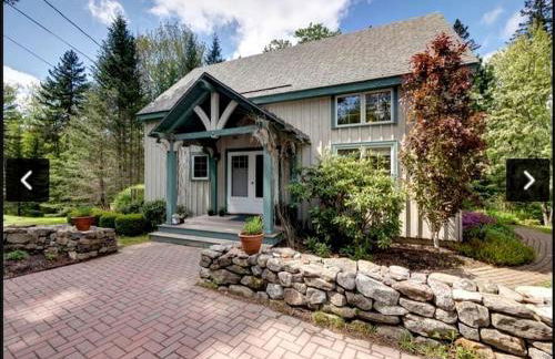 Bright Post & Beam Retreat with Fire Pit & Game Room Near Acadia | Sorrento, Maine - Foto 1