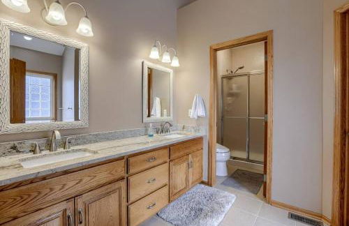 Spacious Pool House with tons of amenities! - Foto 12