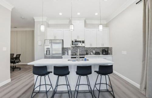 O30A Single-Story 2BR Townhome w King Beds, Workspace, Yard - Foto 3