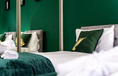 Cheerful 2 Bedroom Homely Apartment, Sleeps 4 Guest Comfy, 1x Double Bed, 2x Single Beds, Free Parking, Free WiFi, Suitable For Business, Leisure Guest, Contractors, QE Hospital, Glasgow, Near Airport & City Centre, Perfect For Common Wealth Games 2026 - Foto 27