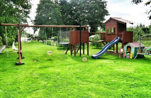 Cottage by Ostrowieckie Lake with Private Beach - Foto 15