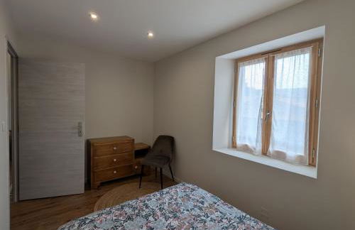 Maison rénovée avec terrasse et balcon à Polignac - FR-1-582-539 - Foto 12