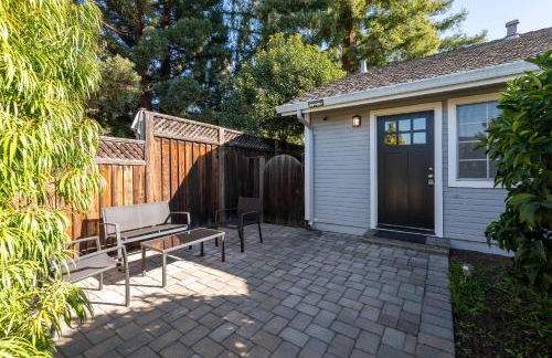 Bright Quiet Comfy 1BR Cottage in Mountain View - Photo 12